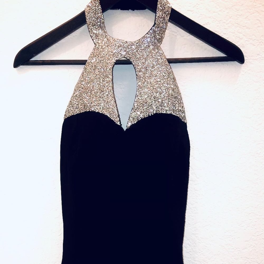 Embezzling body suit
